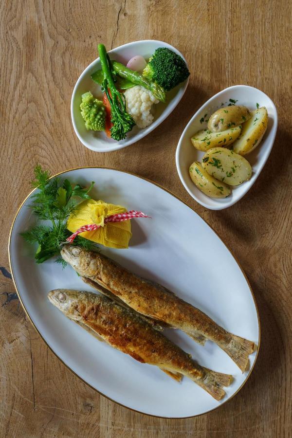 Landgasthof & Restaurant Batzenhaeusl Sankt Gilgen Ngoại thất bức ảnh